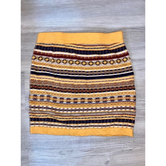 H&M Knit Skirt - Picture 2 of 3